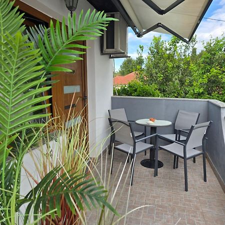 Apartments Lola Biograd Na Moru Bagian luar foto