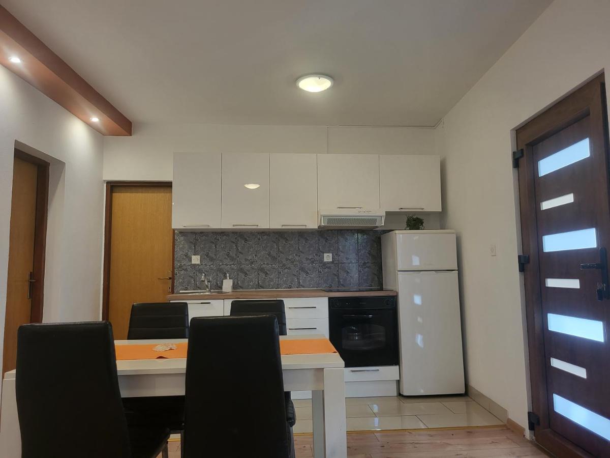 Apartments Lola Biograd Na Moru Bagian luar foto