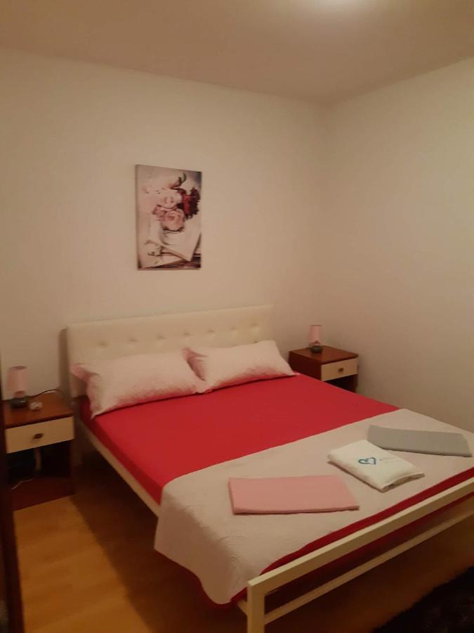 Apartments Lola Biograd Na Moru Bagian luar foto