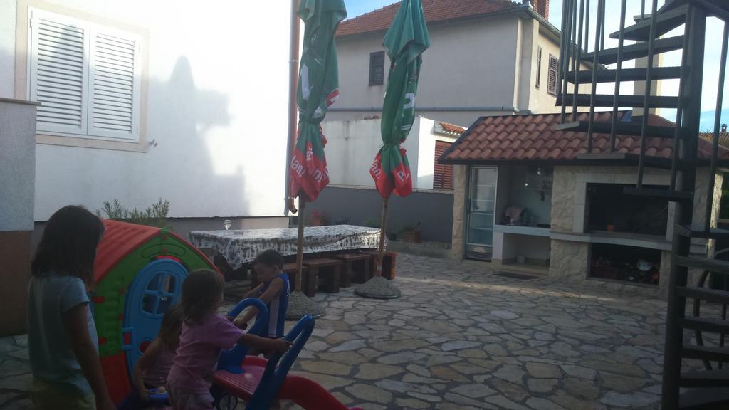 Apartments Lola Biograd Na Moru Bagian luar foto