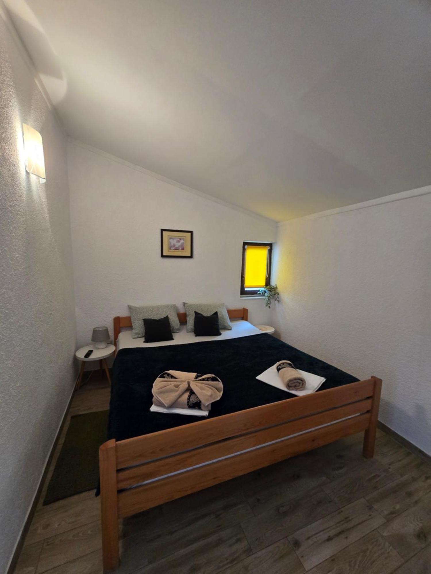 Apartments Lola Biograd Na Moru Bagian luar foto