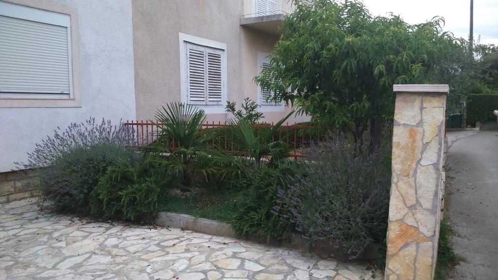 Apartments Lola Biograd Na Moru Bagian luar foto