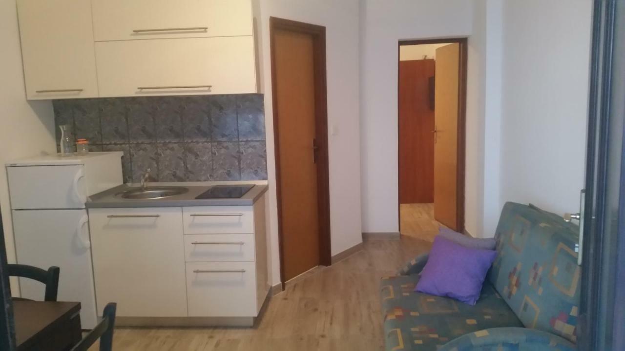 Apartments Lola Biograd Na Moru Bagian luar foto