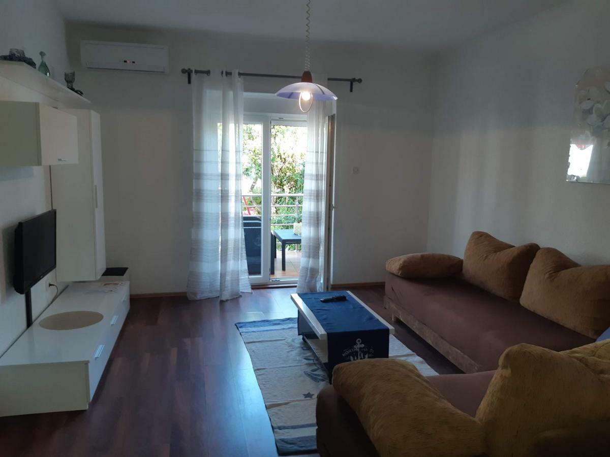 Apartments Lola Biograd Na Moru Bagian luar foto