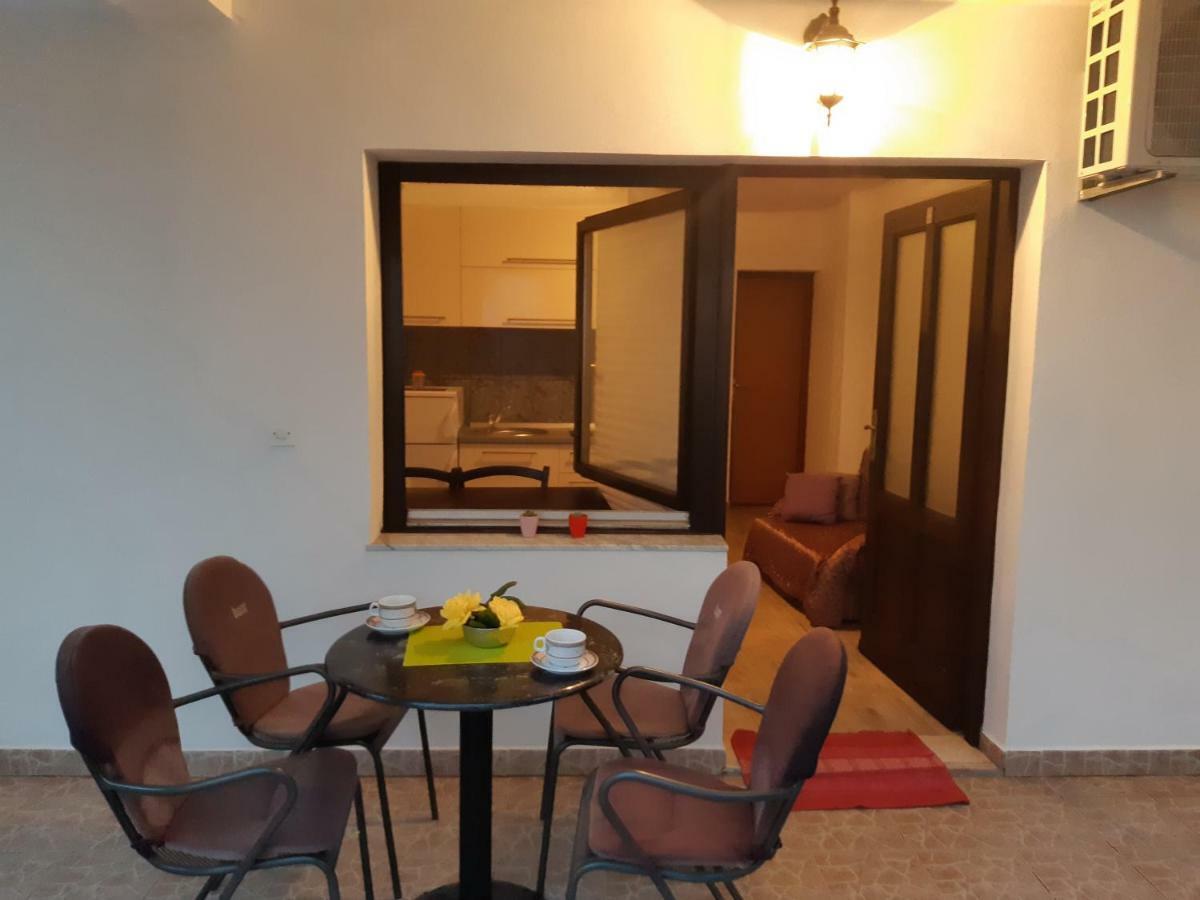 Apartments Lola Biograd Na Moru Bagian luar foto