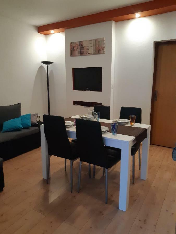 Apartments Lola Biograd Na Moru Bagian luar foto