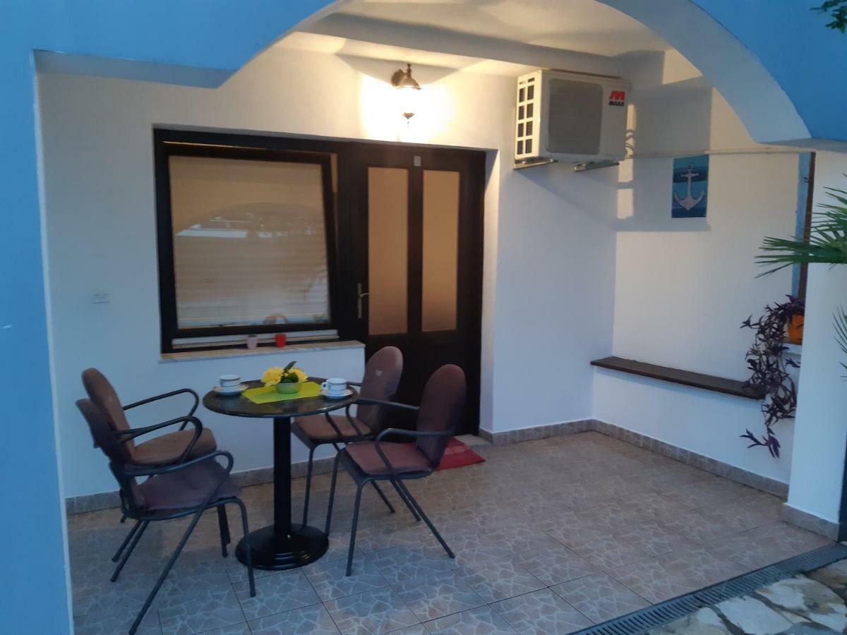 Apartments Lola Biograd Na Moru Bagian luar foto